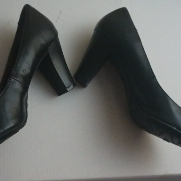 Etienne Aigner Haven Black Leather Heels Pumps • Size 8.5 • 3” Heel - Picture 3 of 6